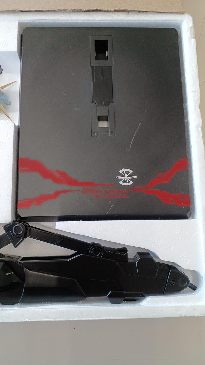 台座キズあります。