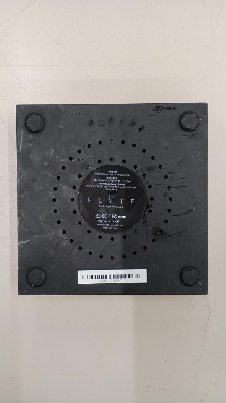 台座の裏面がべたつきがあります