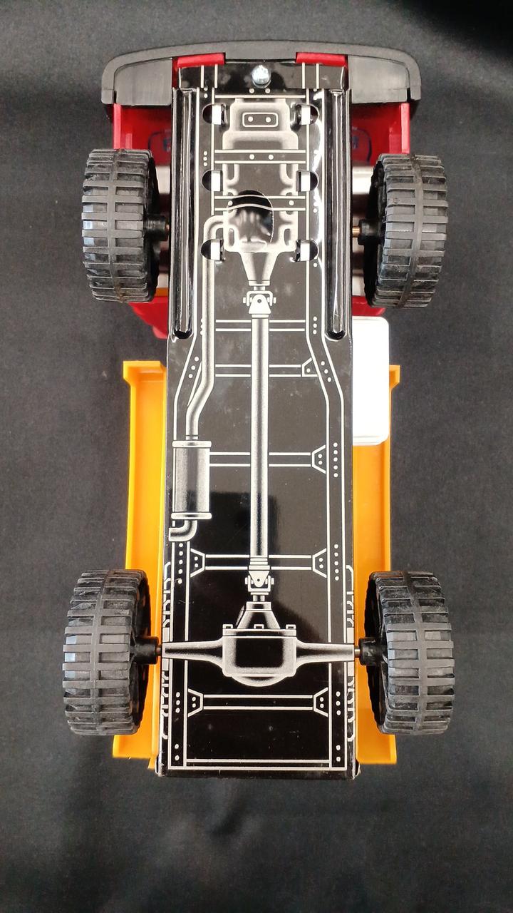 車体の黒い部分ブリキです