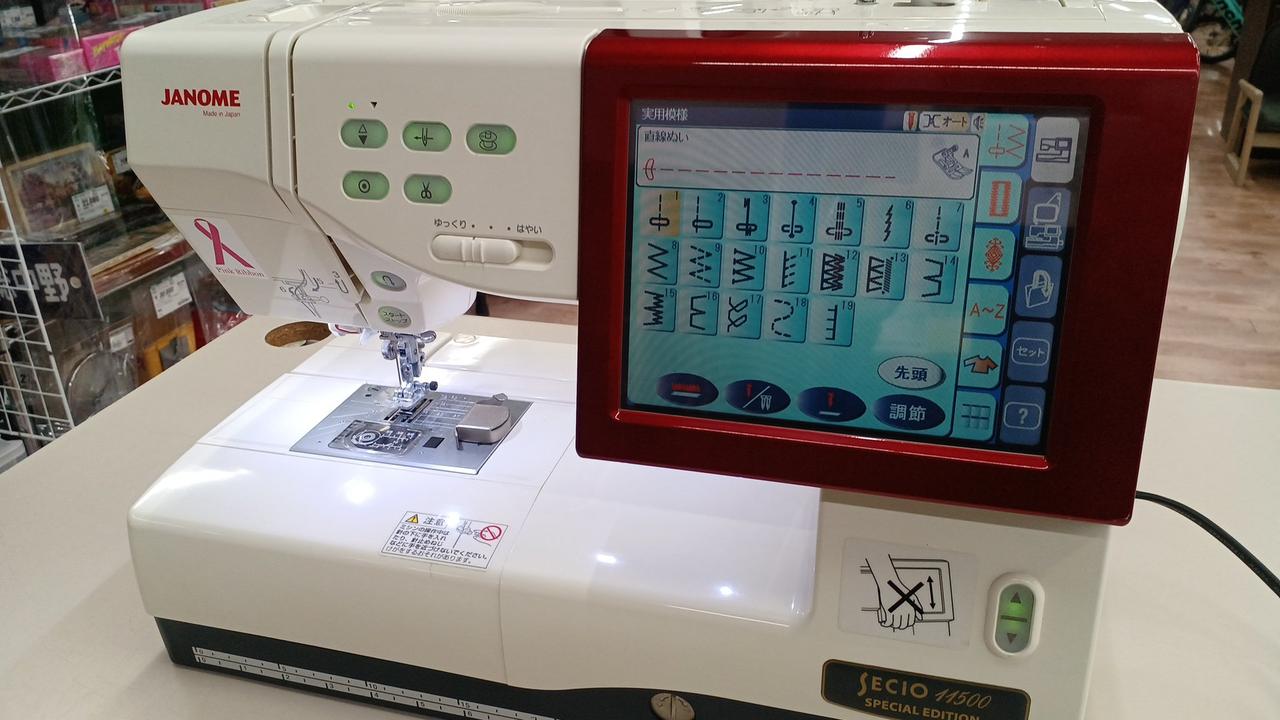 液晶パネル少し暗めです。