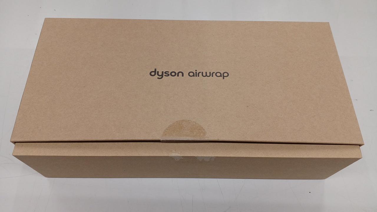 外箱に緩衝材を巻いて発送します