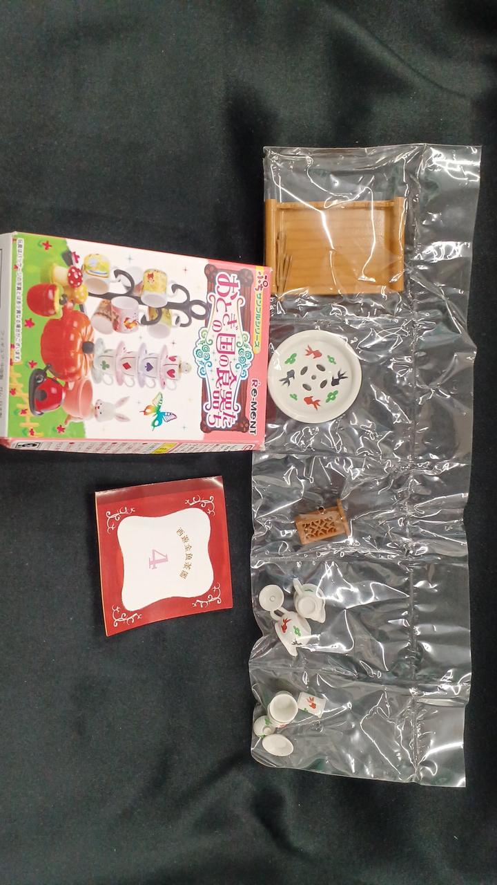 おとぎの国の食器たち