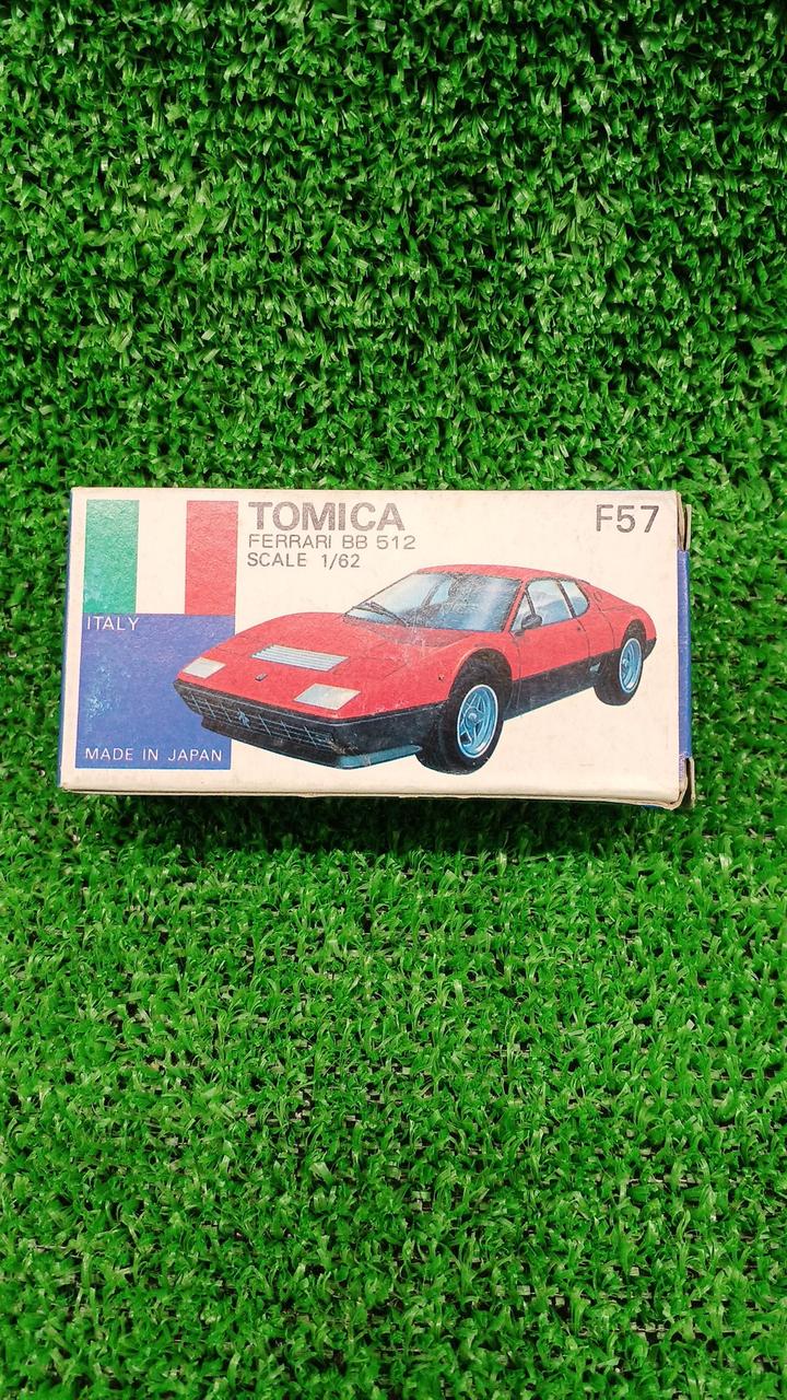 箱に経年による汚れ等があります