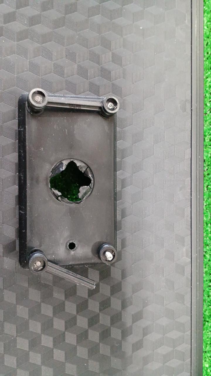 固定するネジパーツ破損あります。