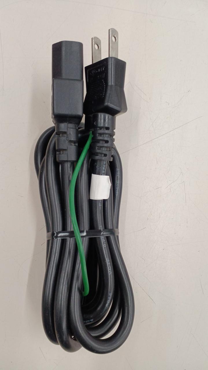 付属は電源ケーブルのみです。