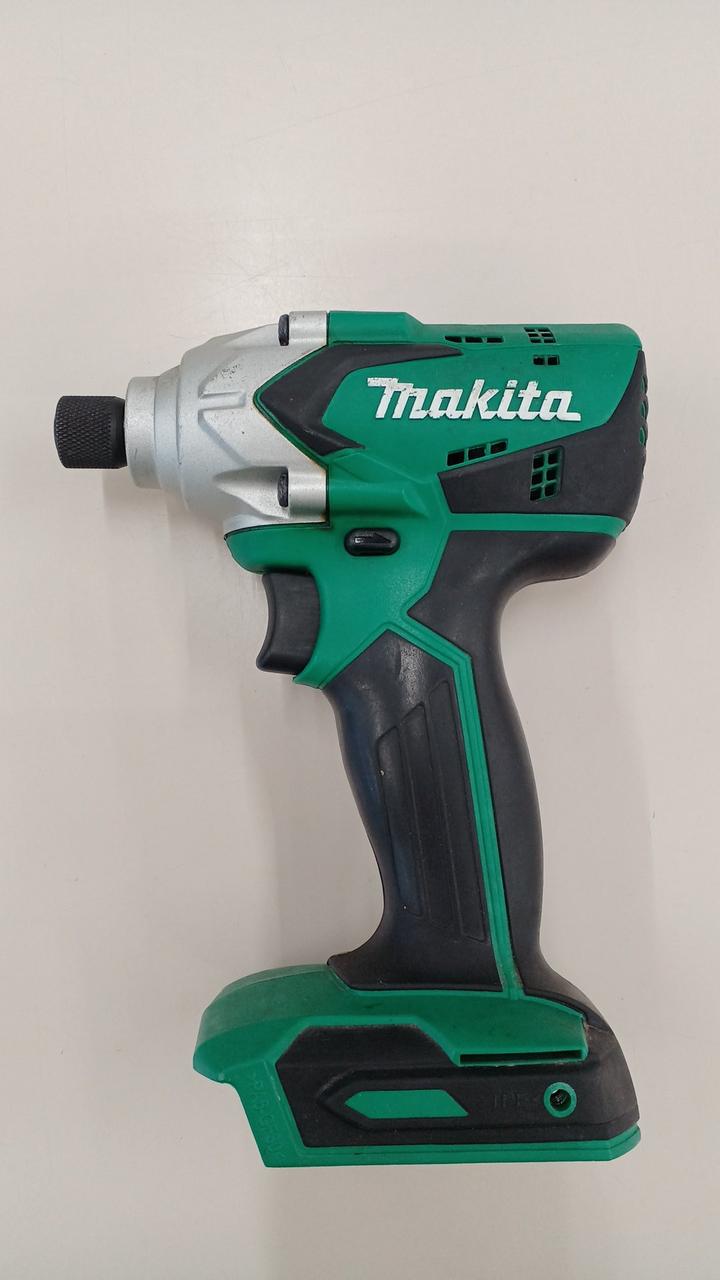 キズ汚れ、使用感あります。