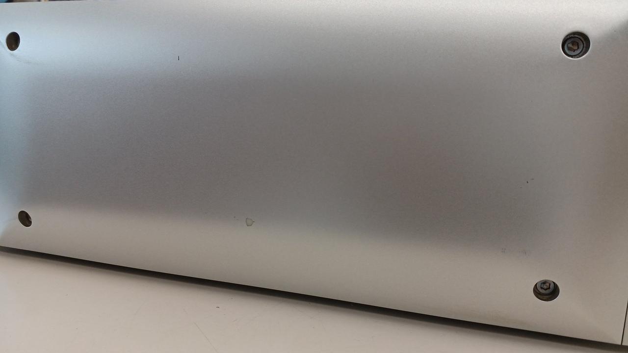 サイドパネルにキズあります