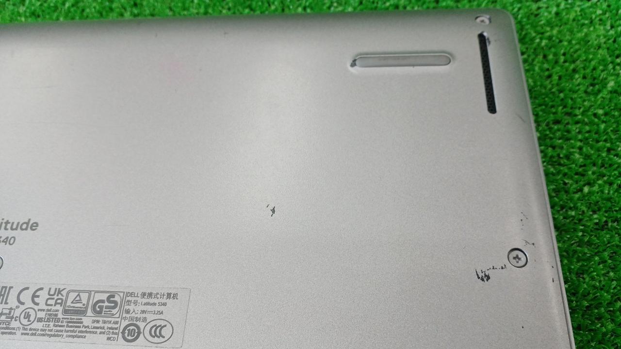 外装ダメージあります。