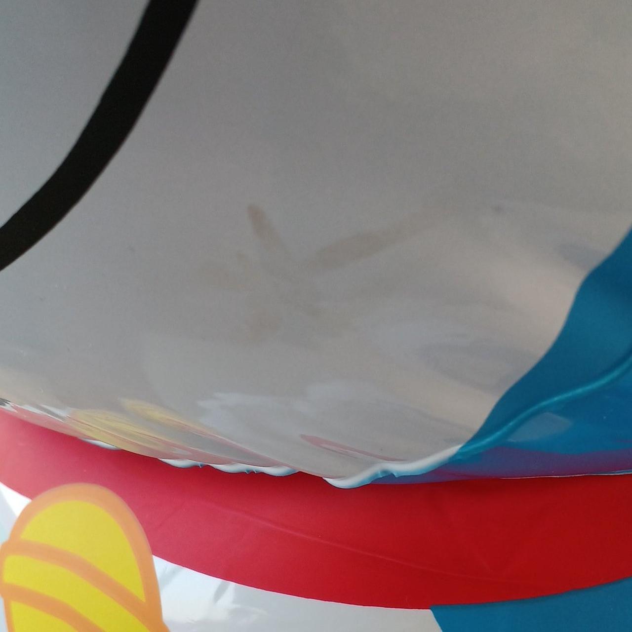 顔に汚れがあります