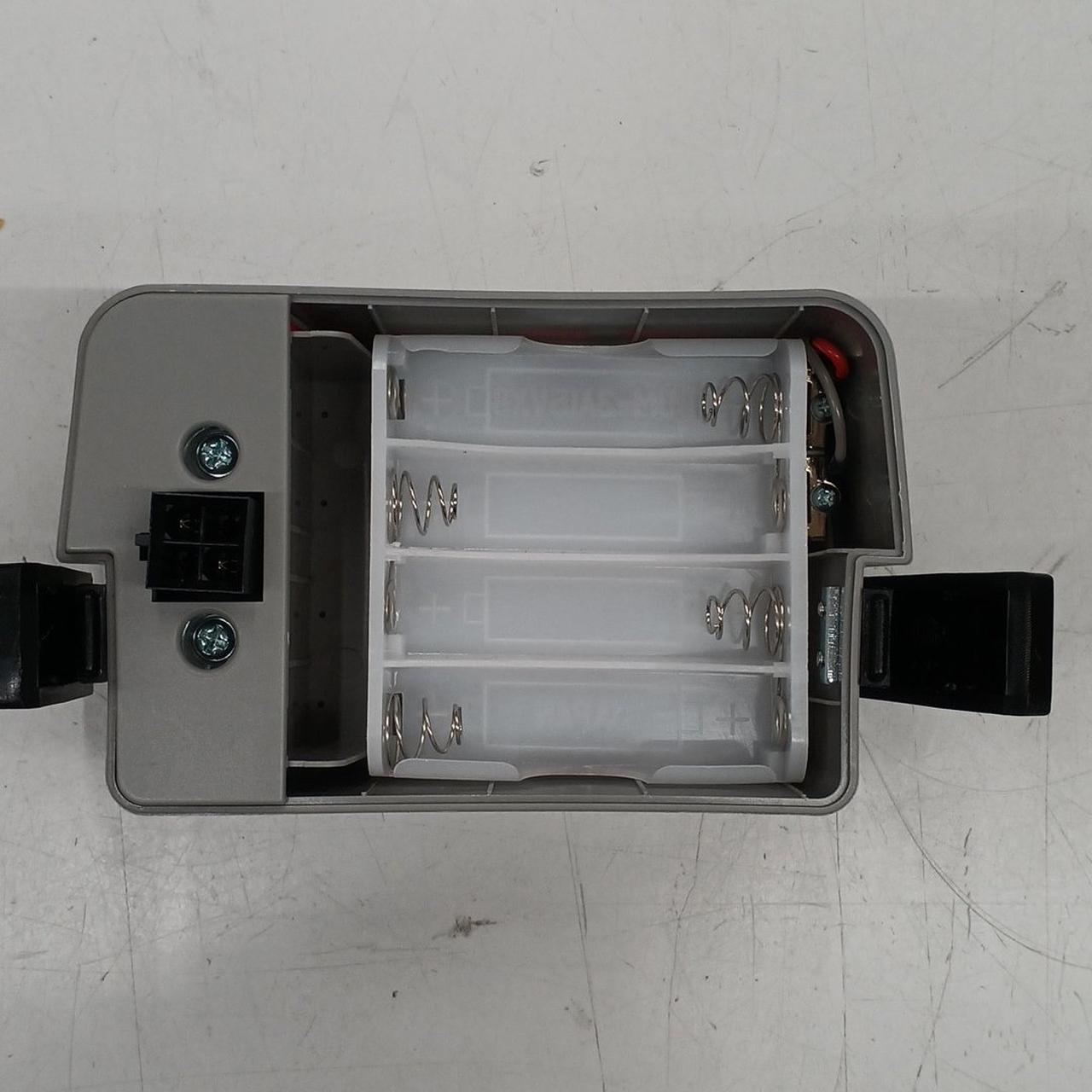 電池入れるとふたが閉まりにくいです。