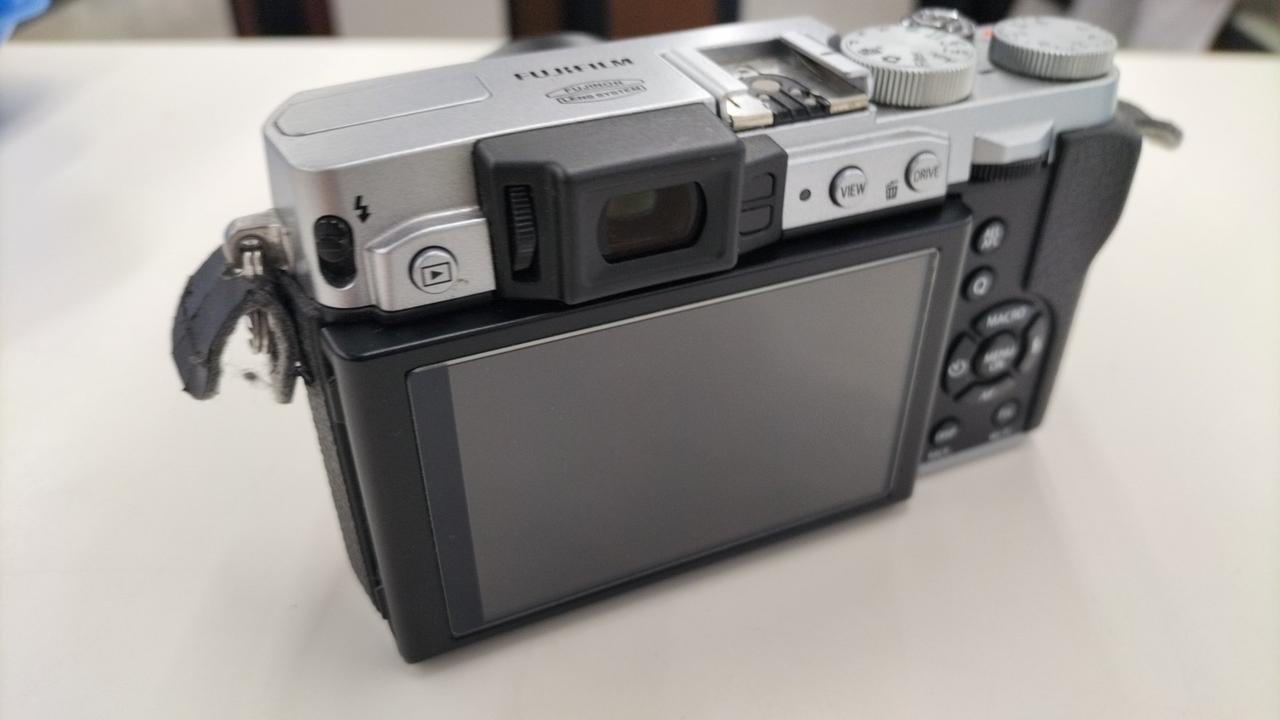 【ジャンク品】フジフィルム、X30（コンパクトデジタルカメラ） FUJIFILM 富士フイルム プレミアムコンパクトデジタルカメラ X30