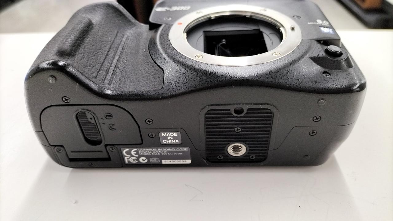 OLYMPUS E-300 デジタルカメラ 本体と付属品 【公式通販】