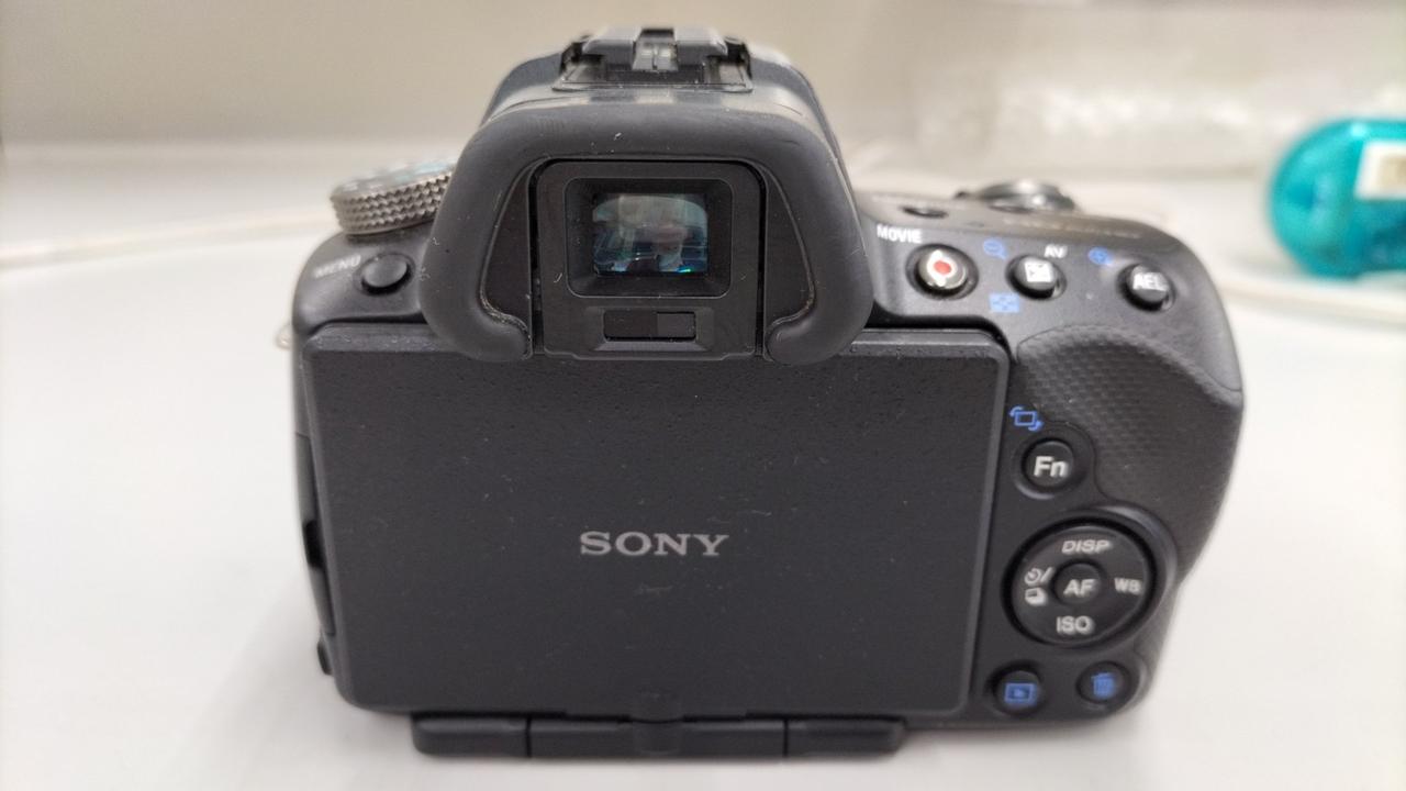 サト　　値下げ！　Sony ブラック デジタル一眼レフカメラ Amazon | SONY デジタル一眼レフカメラ α300 18-70レンズキット