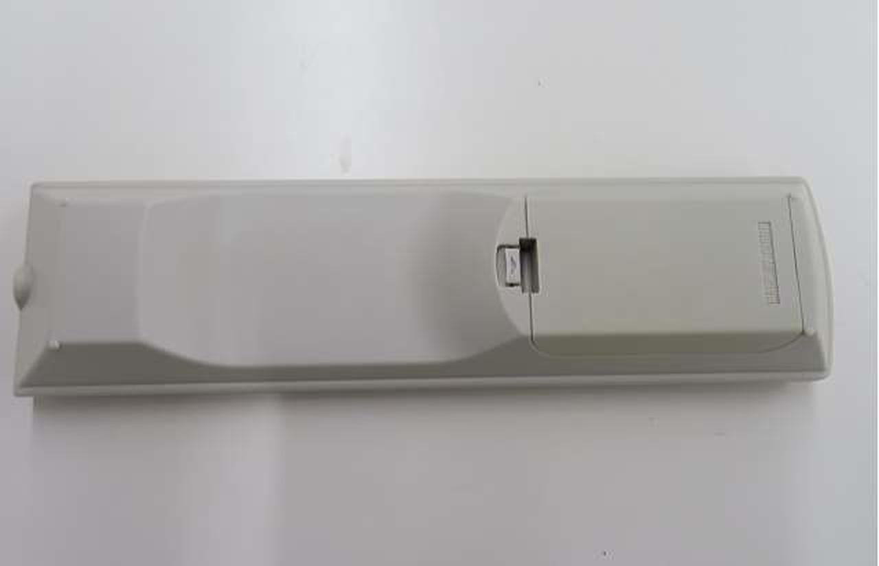 リモコン裏面にやや黄ばみあり。