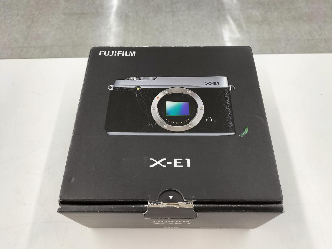 美品 フジフィルム　FUJIFILM X-E2 1149 富士フイルム FUJIFILM X-E2 レンズキット オークション比較