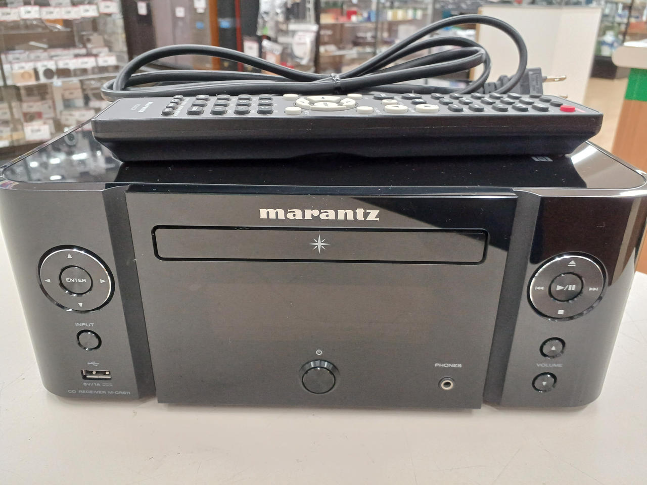 アンプ marantz M-CR611 MARANTZのネットワークCDレシーバー、M-CR611のご紹介です。