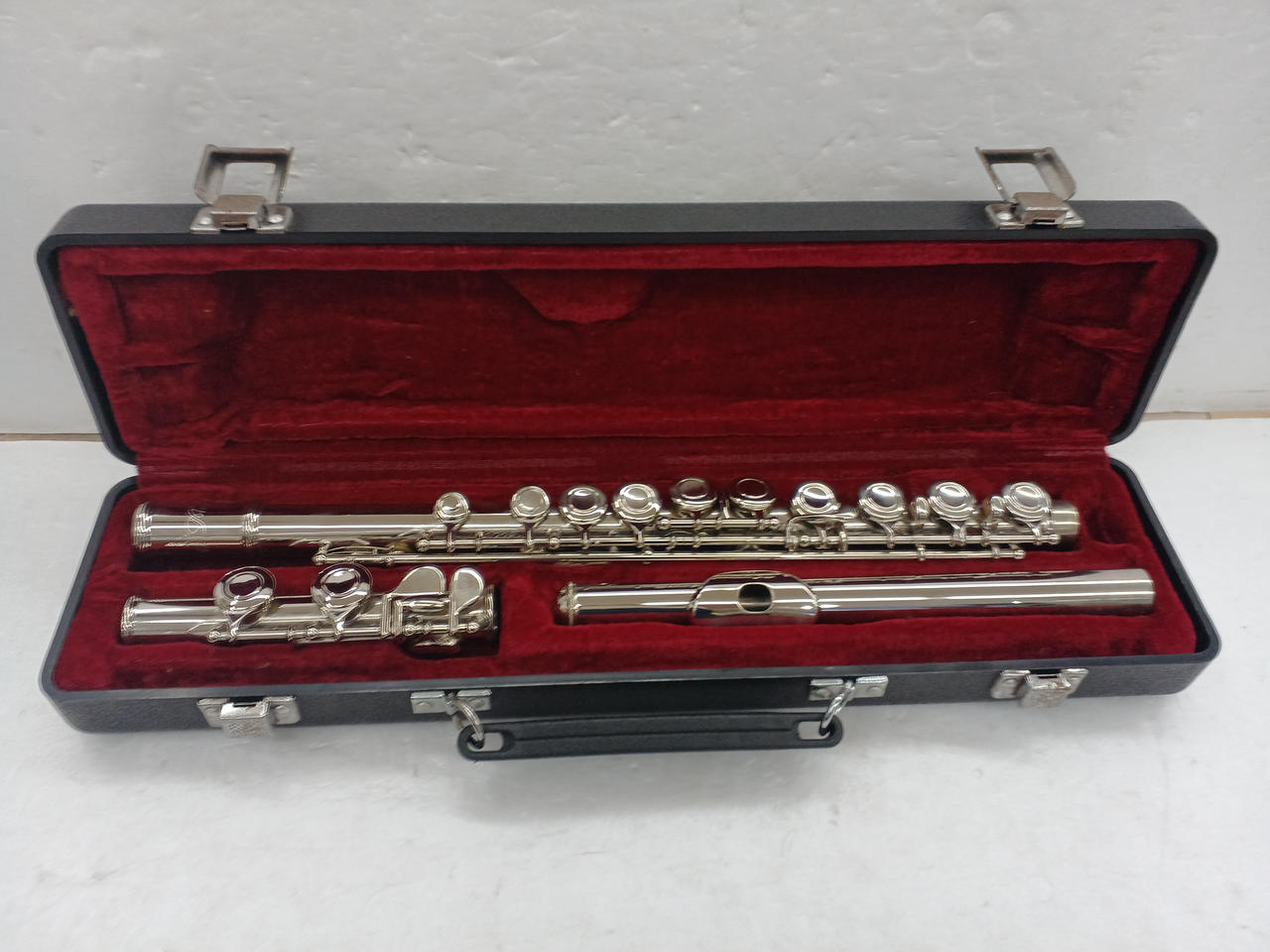J. Michael フルート 本体 黒ケース付き J. Michael フルート 本体 黒ケース付き