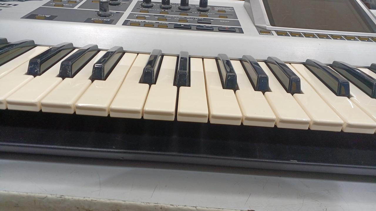 Roland Fantom X6 動作はしますがジャンク品です。 Roland Fantom-X6 