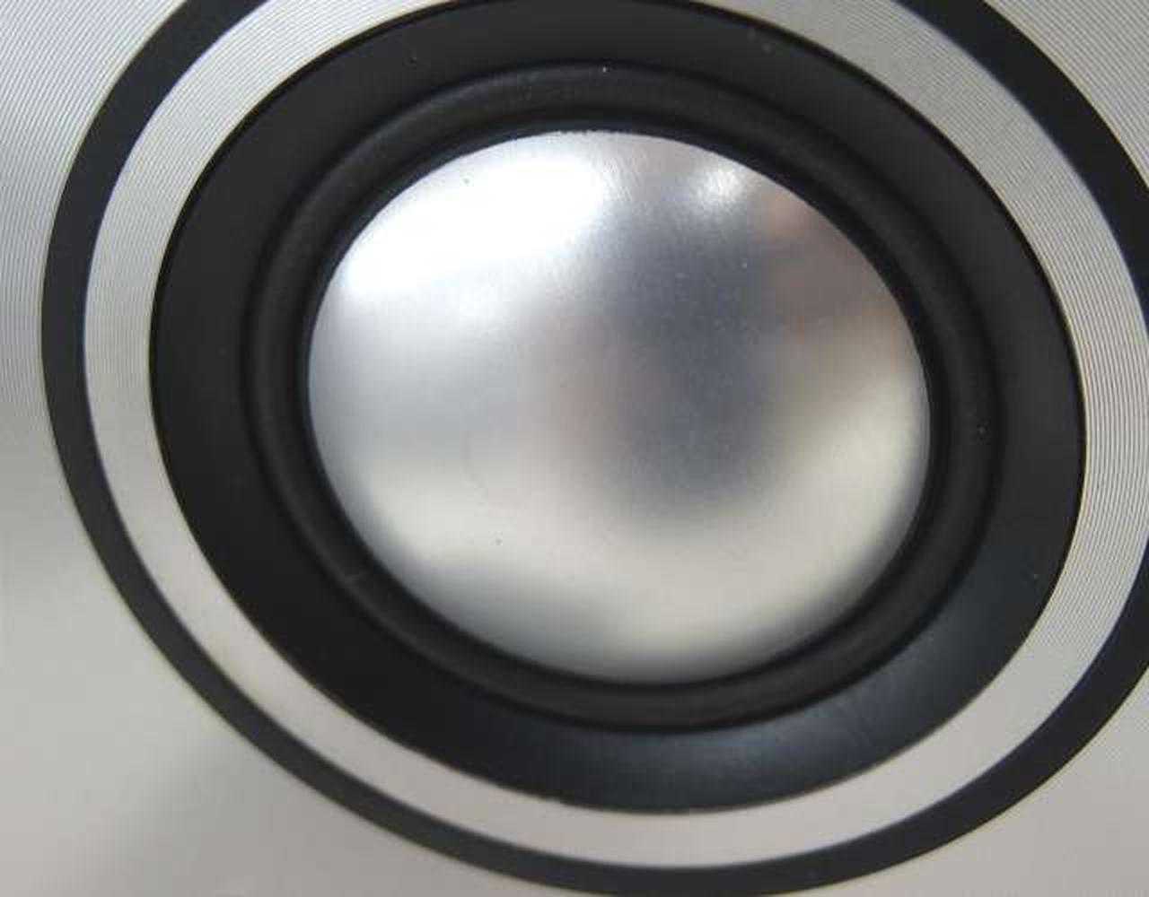 凹み修正痕が中央左下付近にあります。