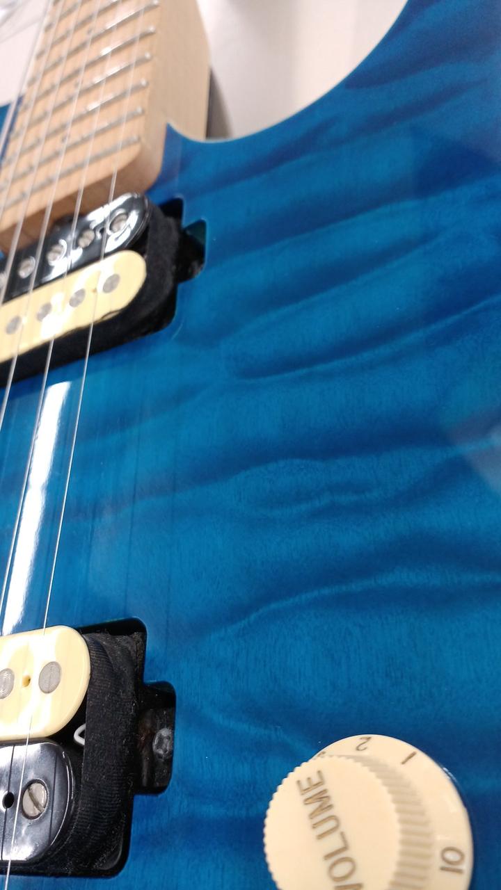 ピック擦り傷あり