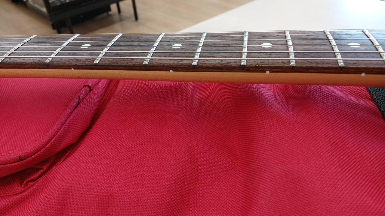 フレット僅かに減り