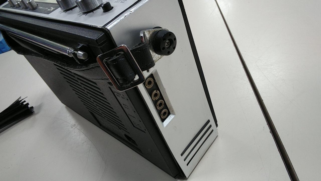 National 2000 GX ポータブルラジオ動作品2台 National 2000 GX ポータブルラジオ動作品2台 National 2000 GX