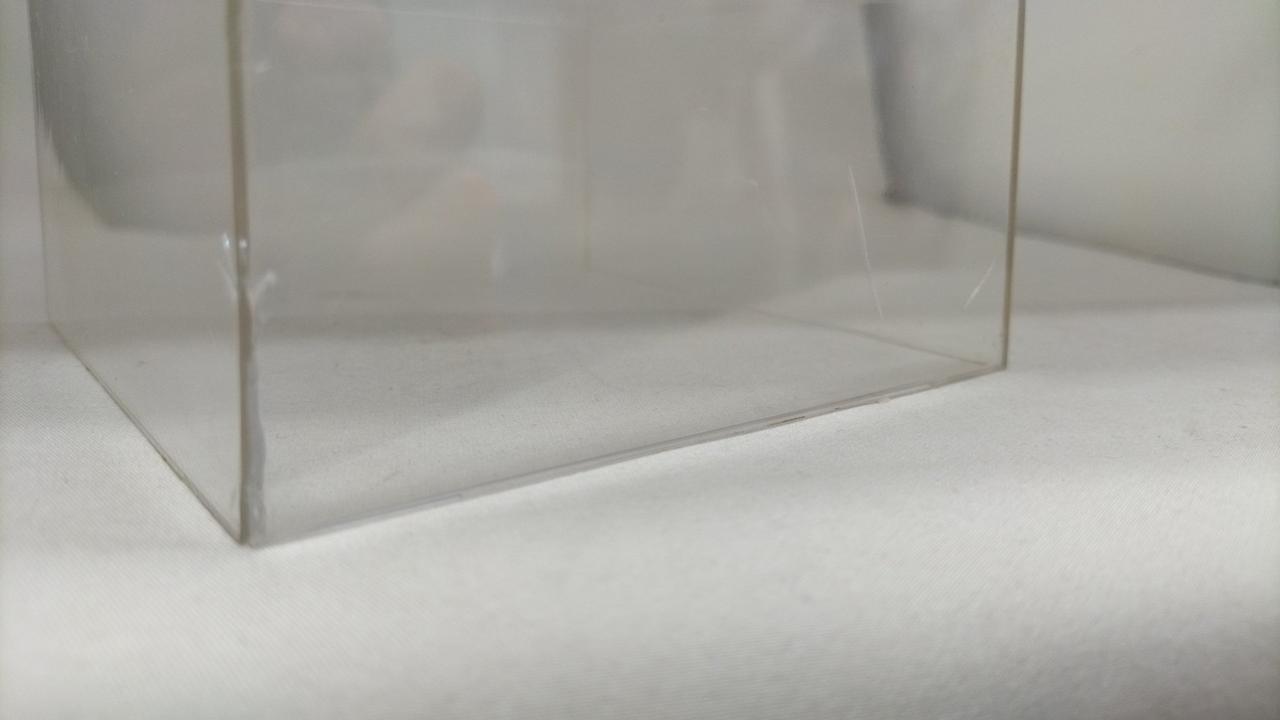 ケース傷、破損箇所あり