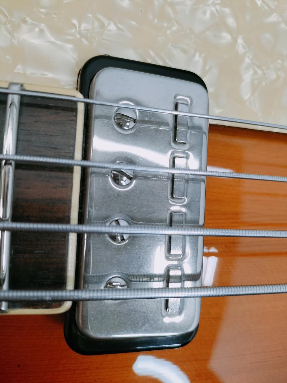 ヘフナー バイオリンベース、HCTモデルから外したピックアップ2個