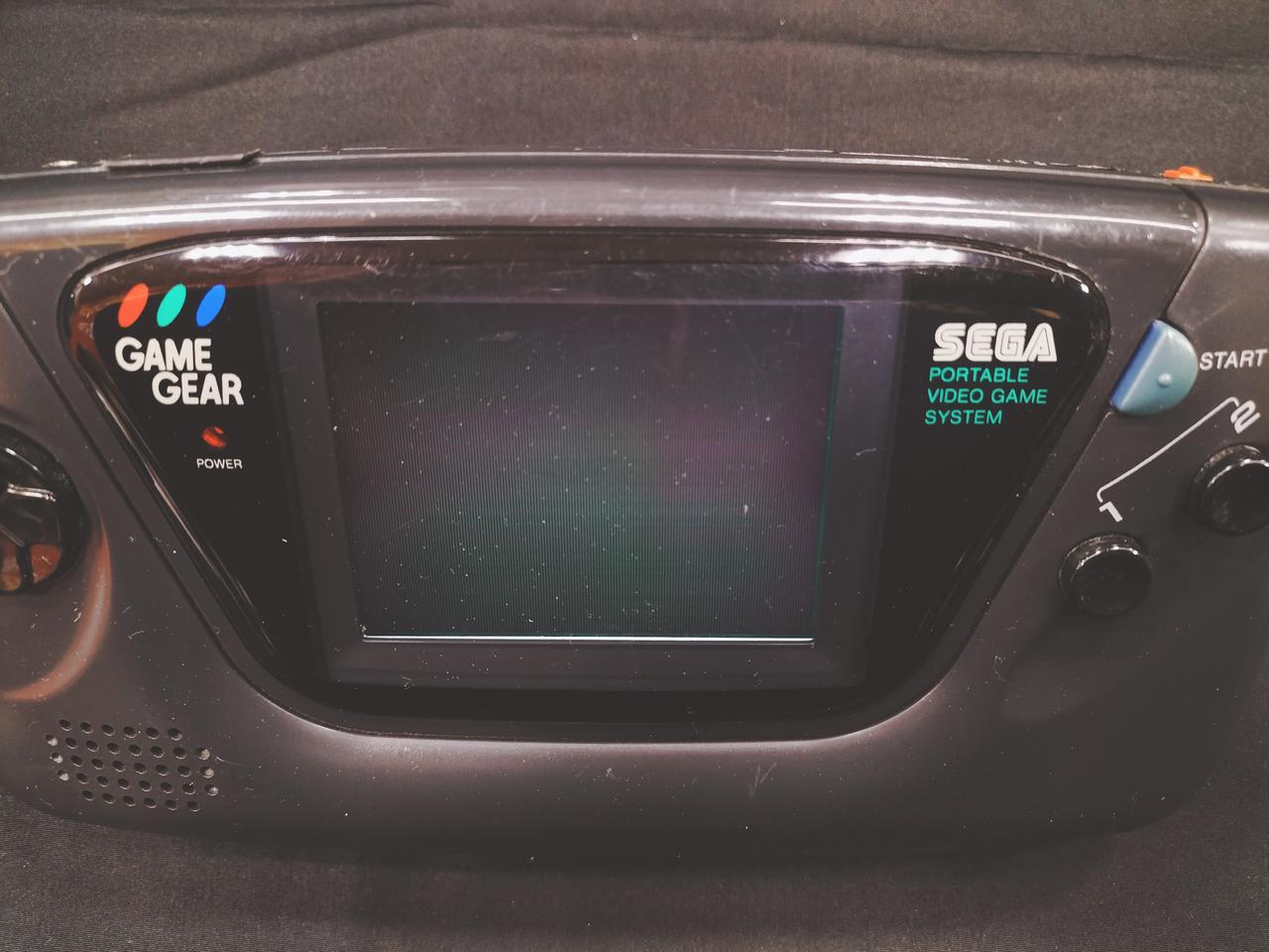 電源ランプ点いて画面反応しますが真暗です