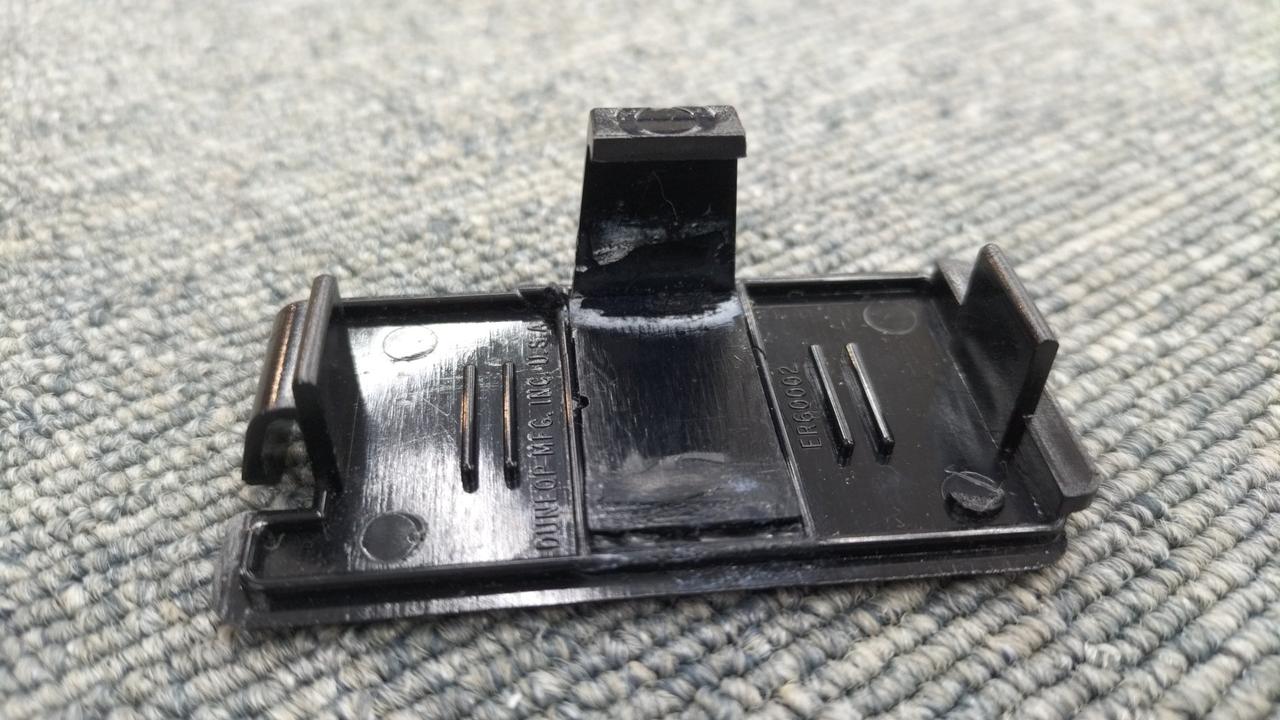 フタ一部破損、修繕跡あり(接着剤)