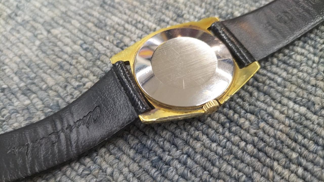 本体一部削れております