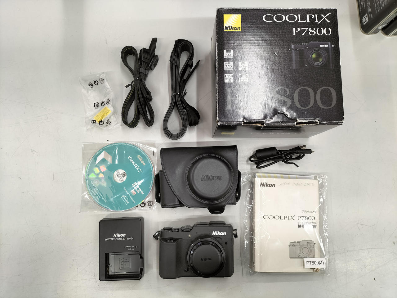 【ジャンク】NIKON COOLPIX P7800 デジタルカメラ Nikon COOLPIX P7800 12.2MP Digital Camera Superb Exterior