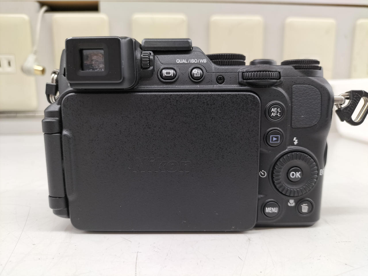 Nikon COOLPIX P7800 中古　バッテリーなし　液晶不具合あり 中古 バッテリーなし 液晶不具合あり Nikon COOLPIX P7800