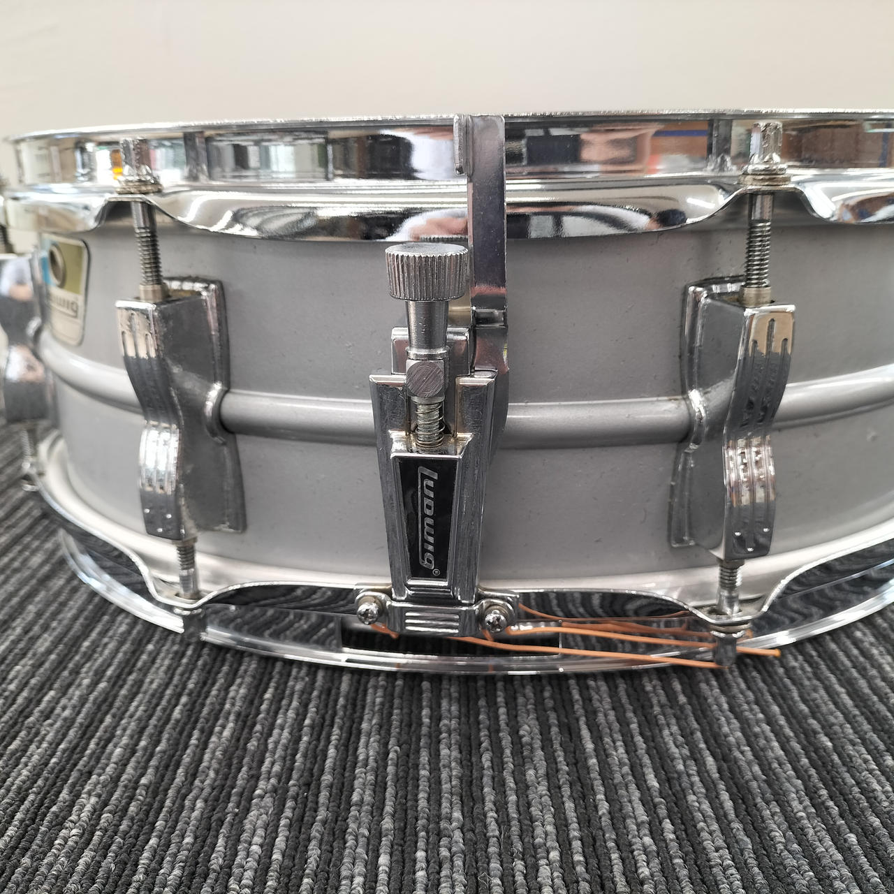 Ludwig LM404　アクロライト スネアドラム 5×24インチ Vintage 70s Ludwig LM404 Acrolite 14x5 - YouTube