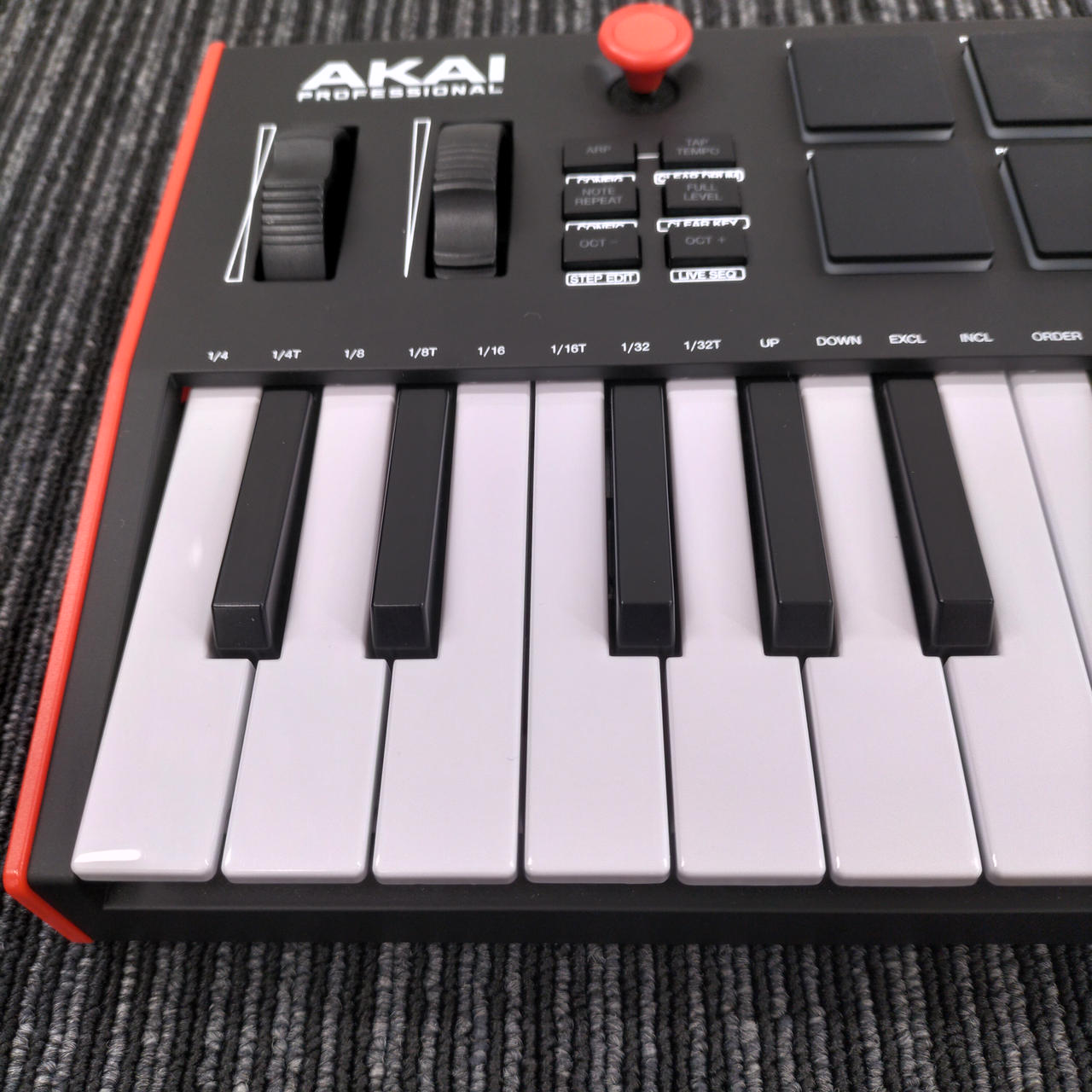 AKAI アカイ MX1000 MIDIキーボード Akai MX1000 76 keys MIDI controller | Reverb