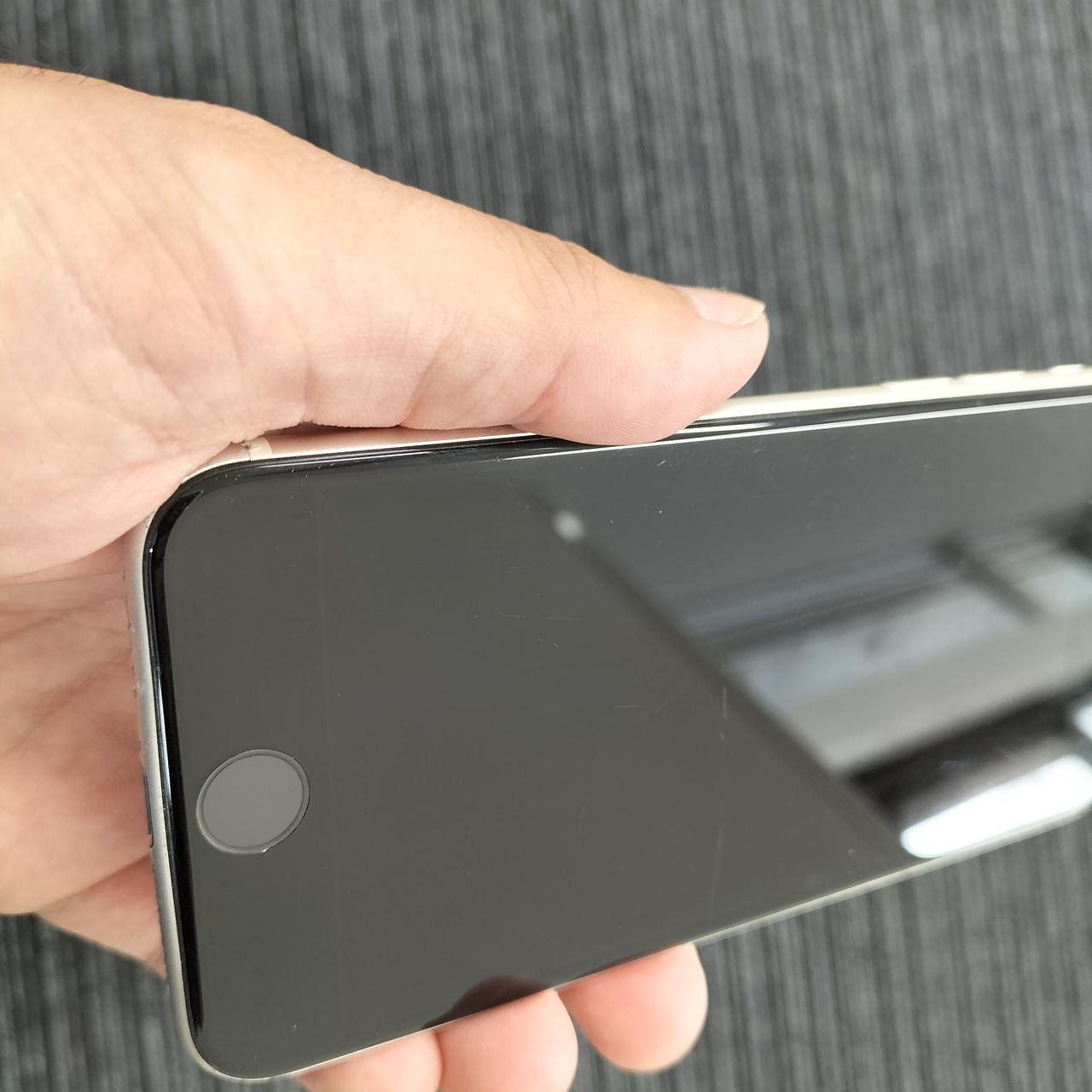 iPhone SE3 64GB 訳アリ美品 液晶端小傷 FB0710004 iPhone SE3 64GB 訳アリ美品 液晶端小傷 FB0710004 - メルカリ