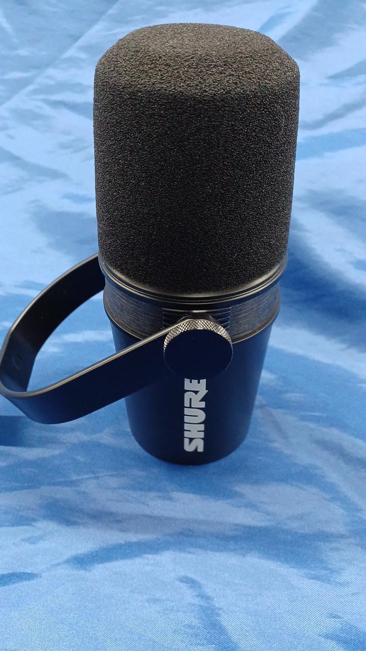 美品 SHURE MV7X ダイナミックマイク SHURE シュア / MV7X 単一指向性 ブラック 配信 実況 ボーカル