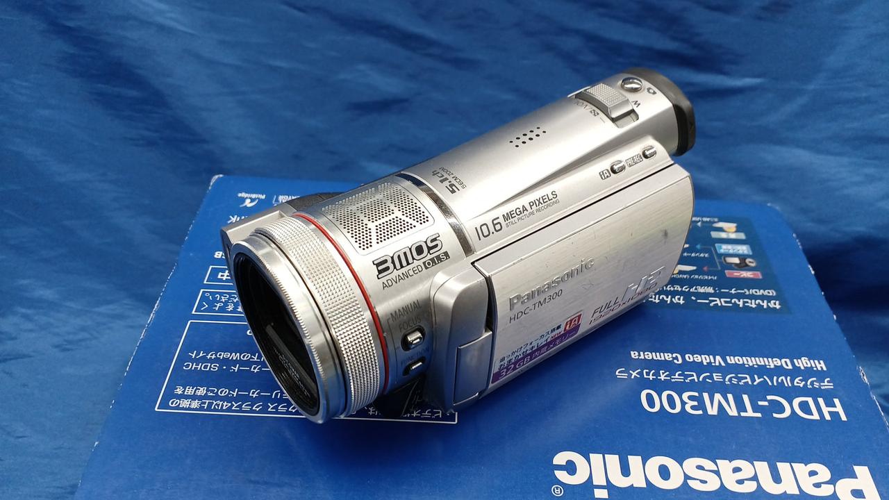 Panasonic HDC-TM300 純正バッテリー2個 ビデオカメラ 美品 Panasonic HDC-TM300 純正バッテリー2個 ビデオカメラ 美品 付属