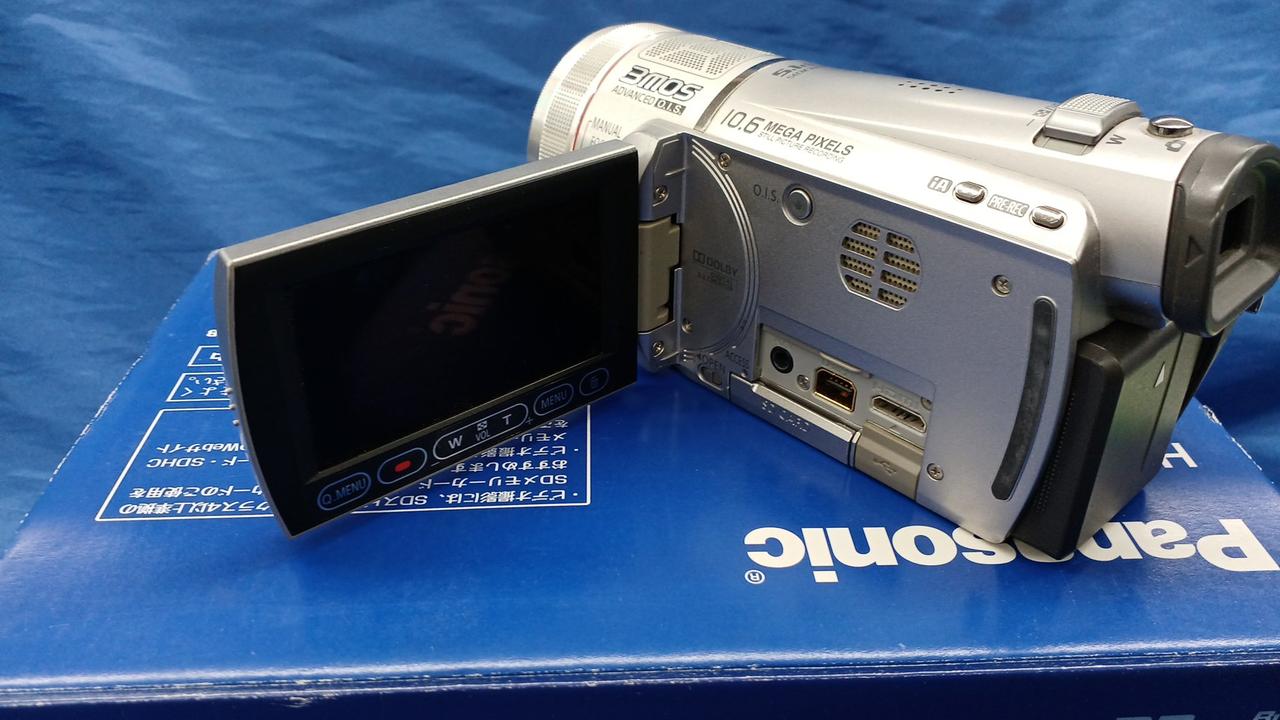 Panasonic HDC-TM300 純正バッテリー2個 ビデオカメラ 美品 Panasonic HDC-TM300 純正バッテリー2個 ビデオカメラ 美品 付属