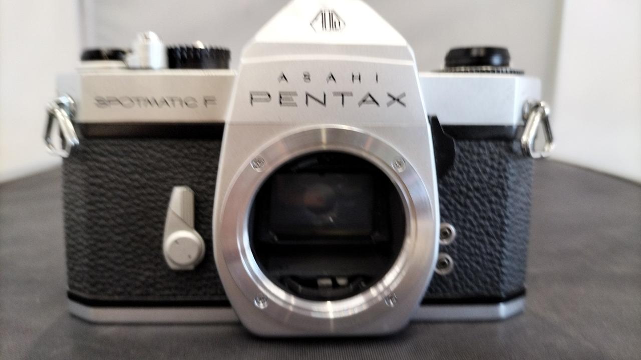 ASAHI PENTAX フィルム一眼レフカメラ 55mm f/1.8レンズ付き ASAHI PENTAX フィルム一眼レフカメラ 55mm f/1.8レンズ付き