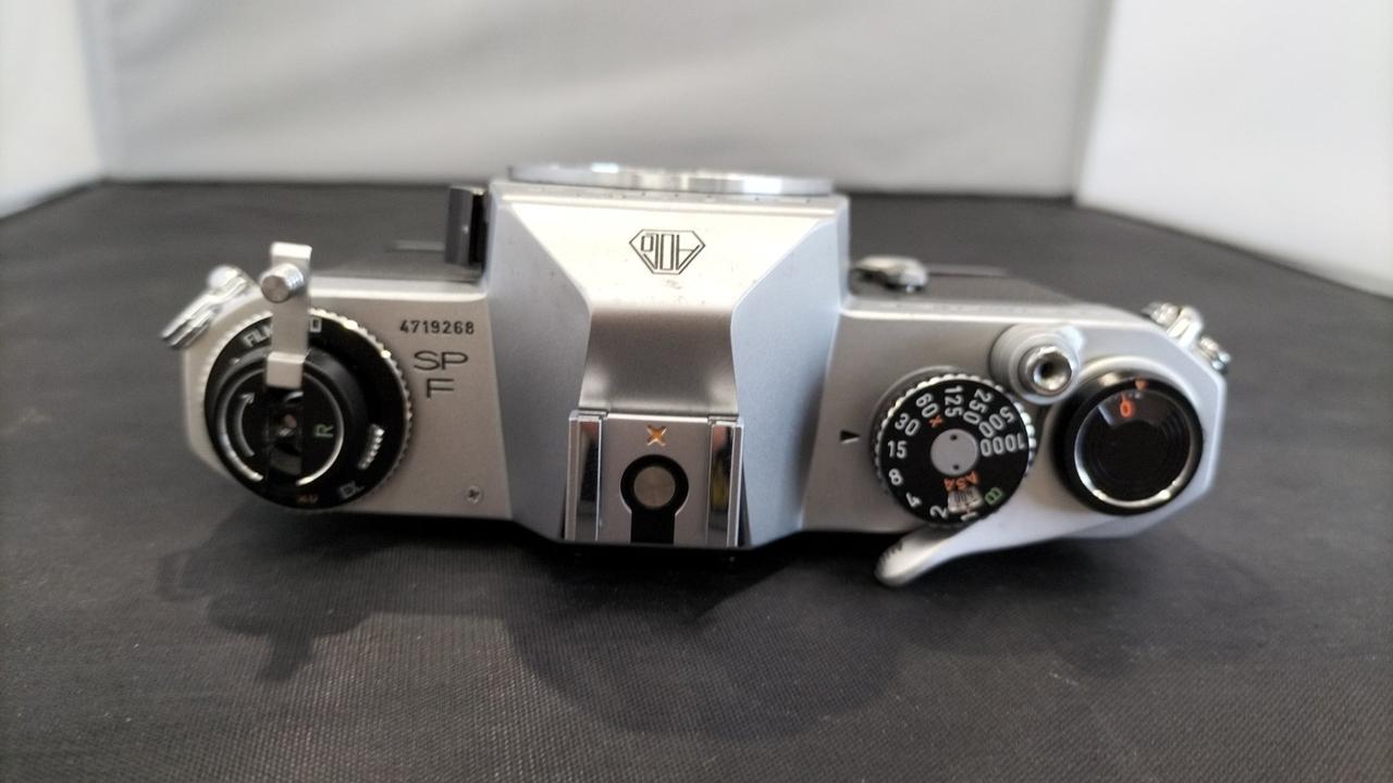 ASAHI PENTAX フィルム一眼レフカメラ 55mm f/1.8レンズ付き ASAHI PENTAX フィルム一眼レフカメラ 55mm f/1.8レンズ付き