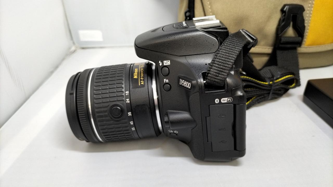 Nikon D3100 デジタル一眼レフカメラ 本体と充電器付き（Nikon