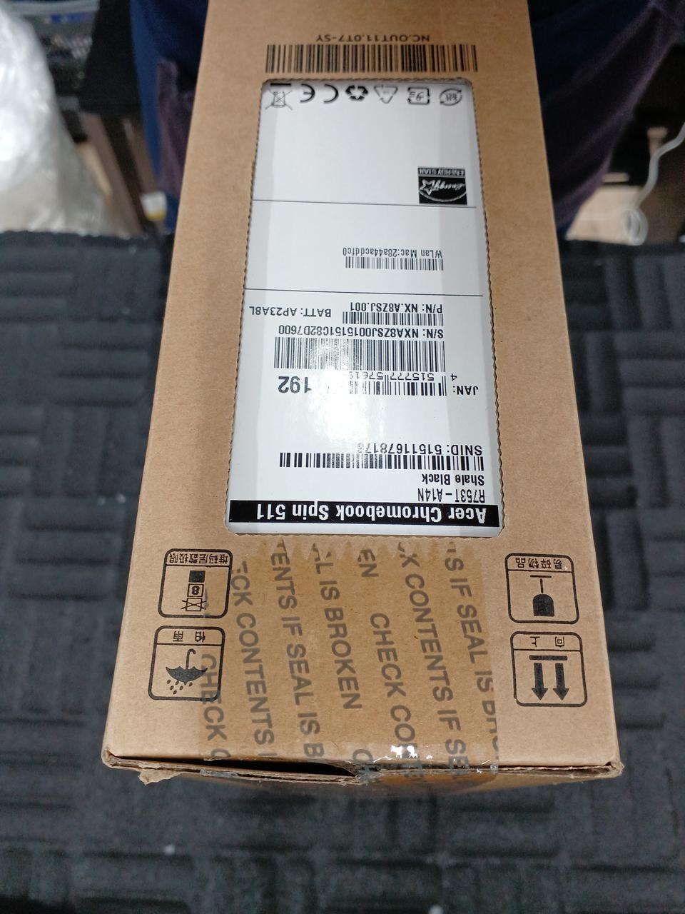 一部テープ剥がれています