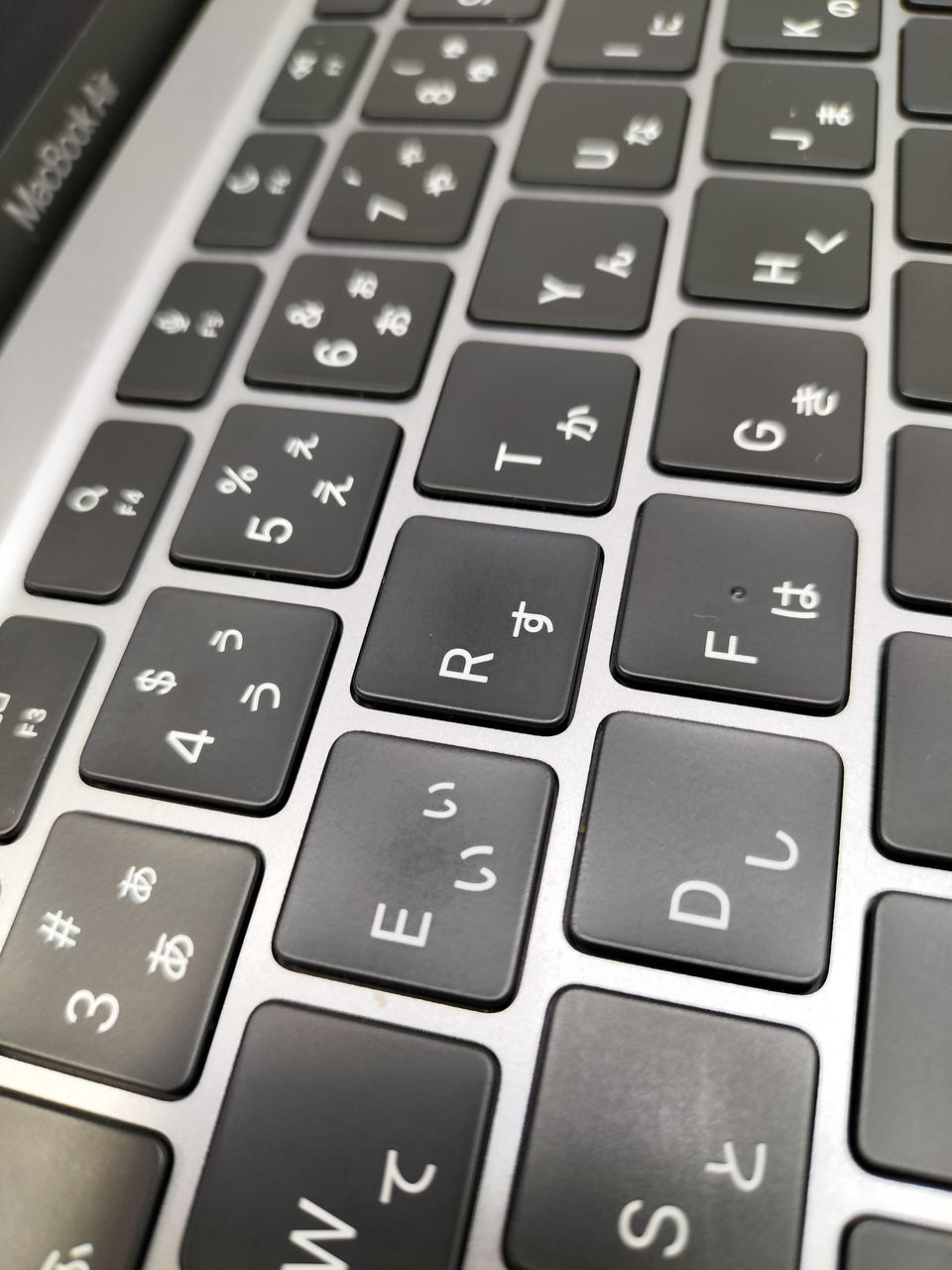 キーボードに擦れがあります