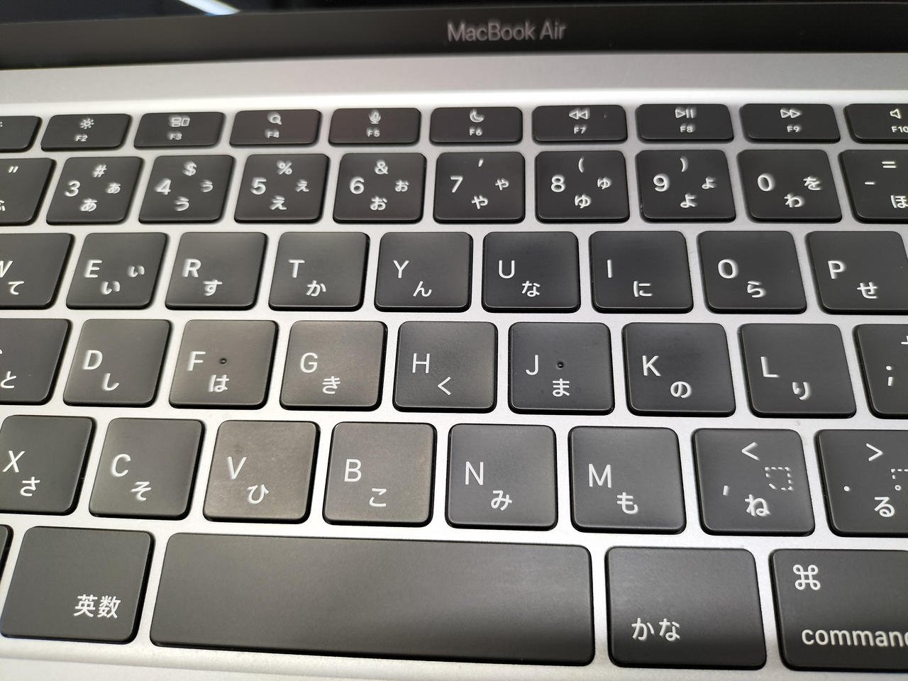 キーボードに擦れがあります