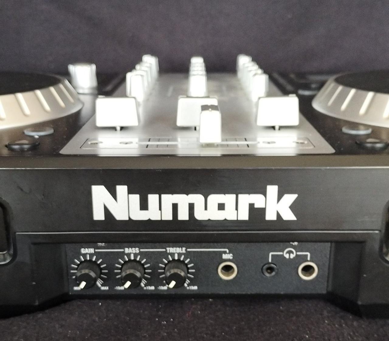 NUMARK CDX 開封のみで新品未使用品！！ NUMARK CDX 開封のみで新品未使用品！！