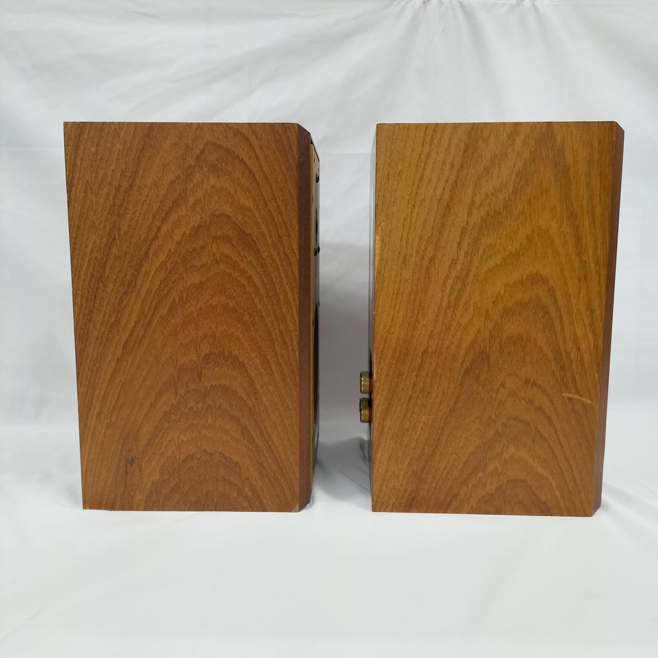 右のSPに傷が有ります。