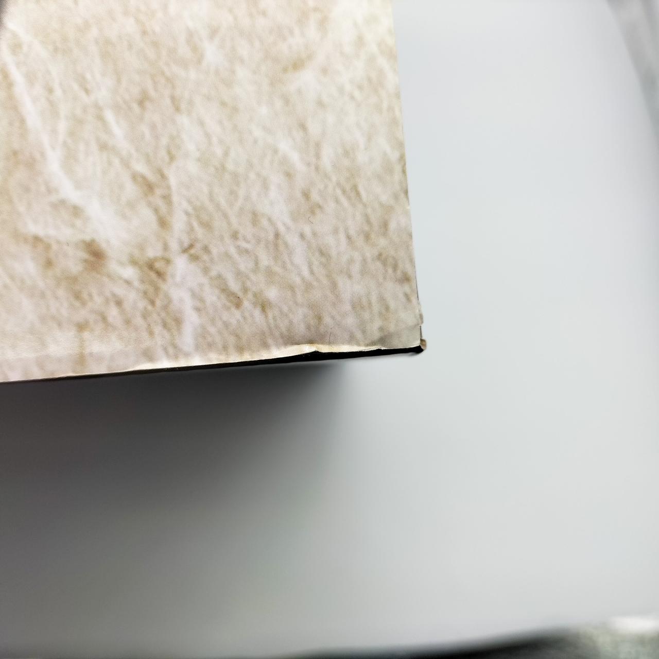 小さい剥がれあり