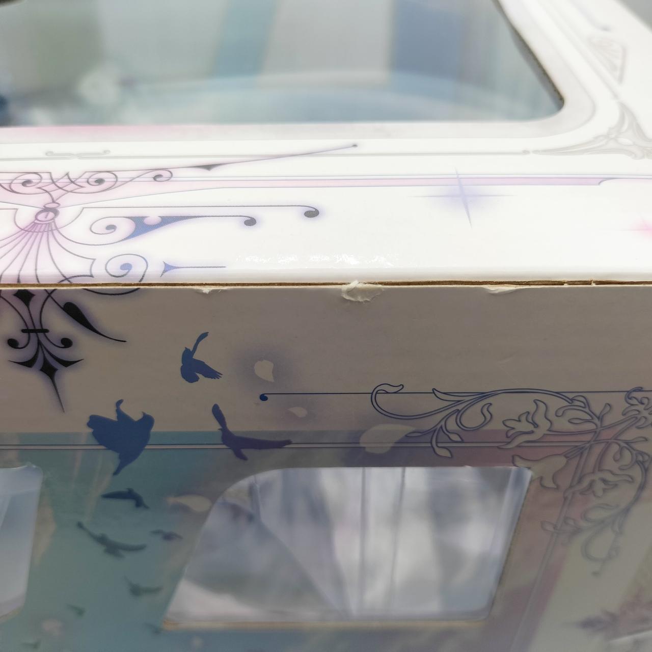 小さい破れ、潰れあり