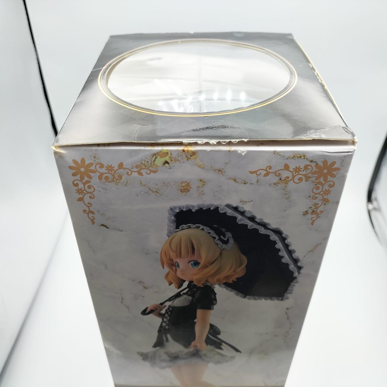 小さい破れ、凹みあり